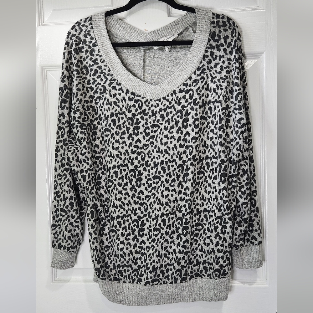 Tempted Hearts grey leopard print long sleeve v-neck sweater women's siz…